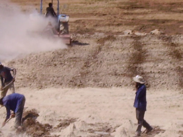 Sodium Bentonite Large Dam Installation