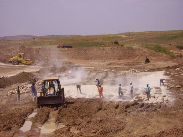 Sodium Bentonite Large Dam Installation